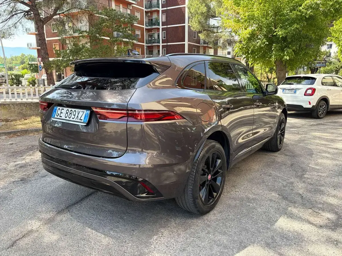 Usata Jaguar F-Pace R-Dynamic 204 CV (150 kW) 2021 Grigio SUV