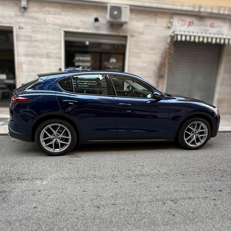 Usata Alfa Romeo Stelvio Executive 190 CV (139 kW) 2020 Blu SUV