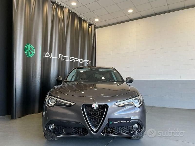 Usata Alfa Romeo Stelvio Executive 210 CV (154 kW) 2019 Grigio SUV