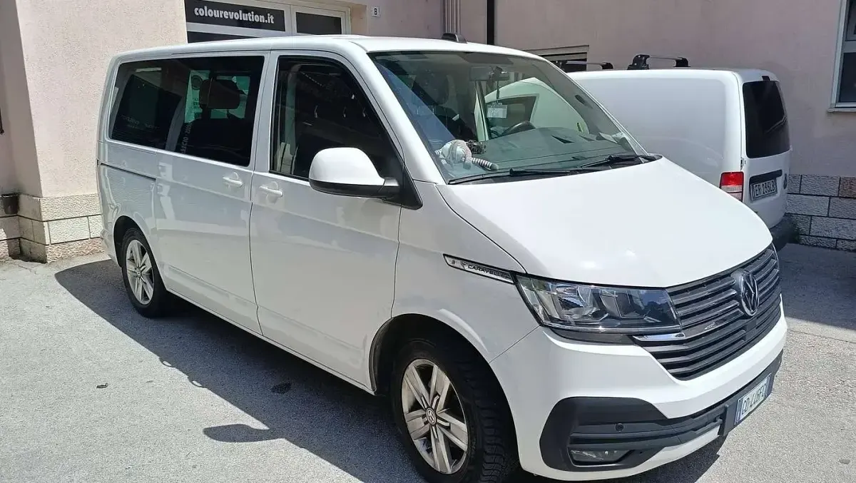 Usata VW Caravelle Comfortline 150 CV (110 kW) 2021 Bianco Furgone