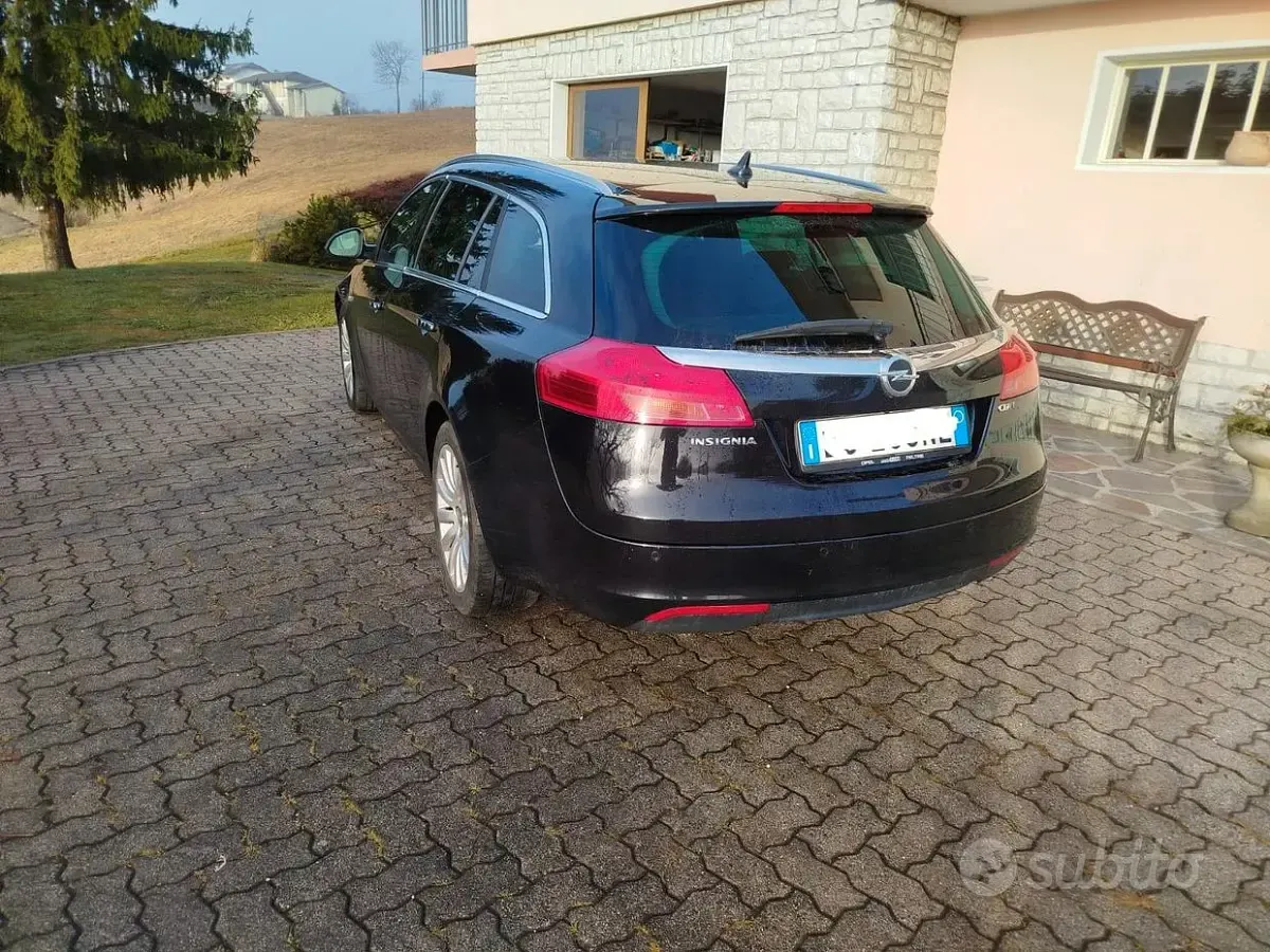 Usata Opel Insignia Cosmo 160 CV (117 kW) 2011 Nero Station wagon