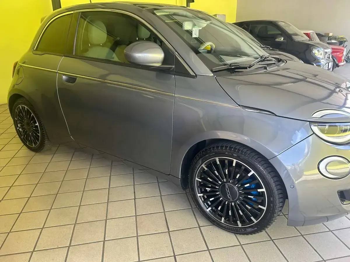 Używany Fiat 500e La Prima 86 kW (118 KM) 2020 Szary Hatchback