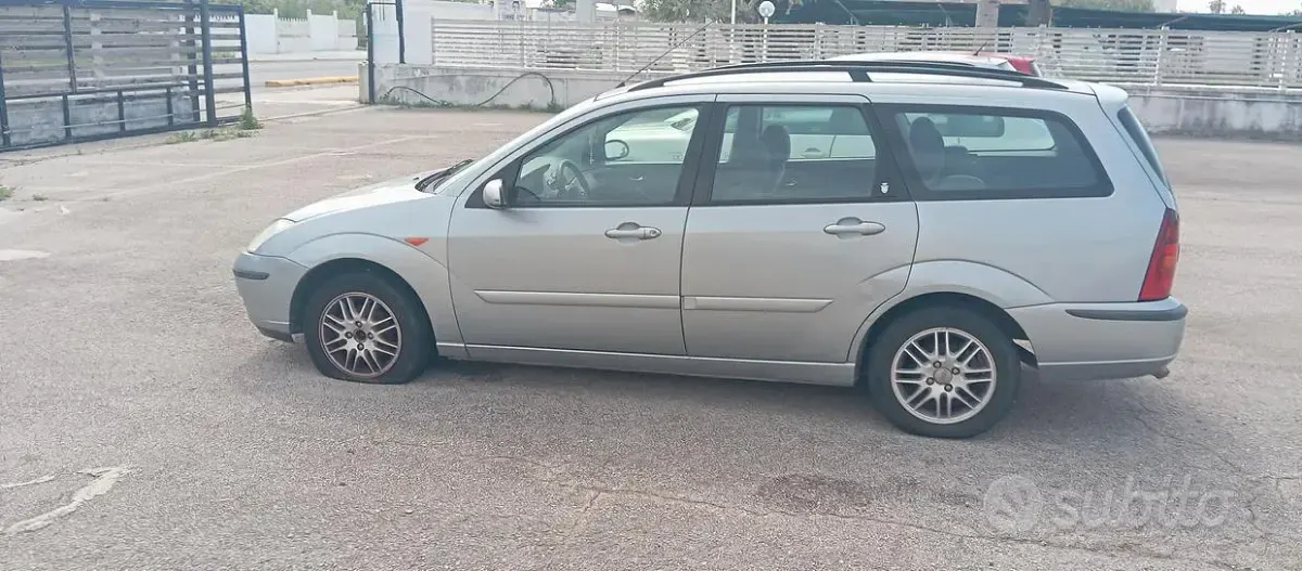 Usata Ford Focus 100 CV (73 kW) 2003 Verde Station wagon