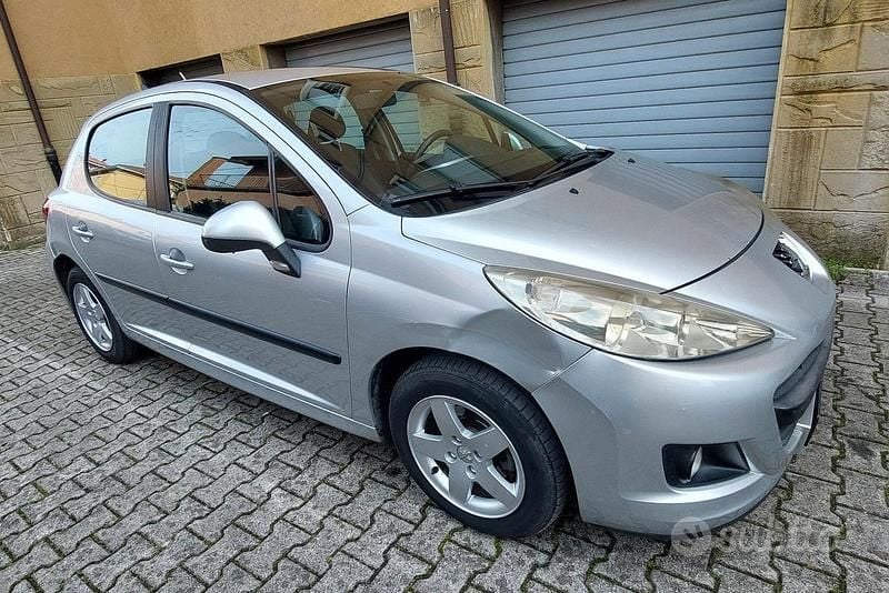 Usata Peugeot 207 68 CV (50 kW) 2009 Grigio Utilitaria