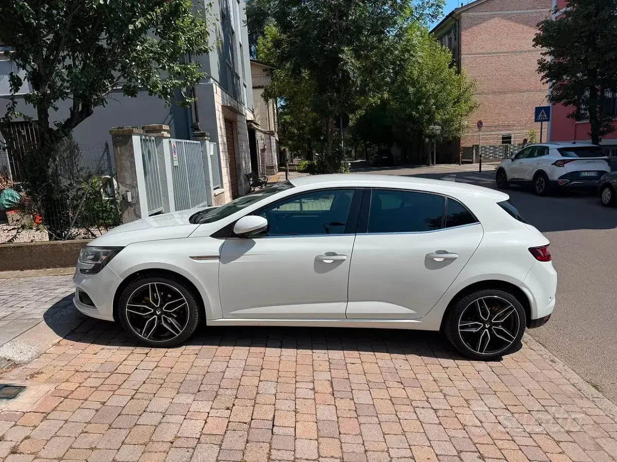 Usata Renault Mégane IV 110 CV (80 kW) 2018 Bianco Berlina