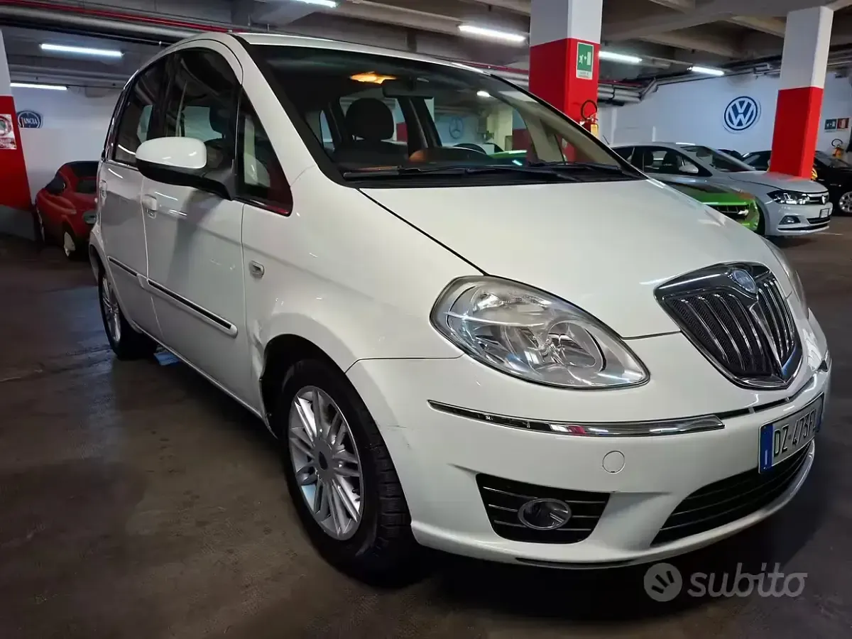 Usata Lancia Musa S 95 CV (69 kW) 2009 Bianco Monovolume