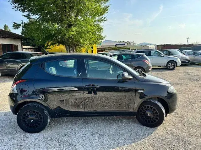 Gebraucht Lancia Ypsilon 84 PS (61 kW) 2015 Schwarz Kleinwagen