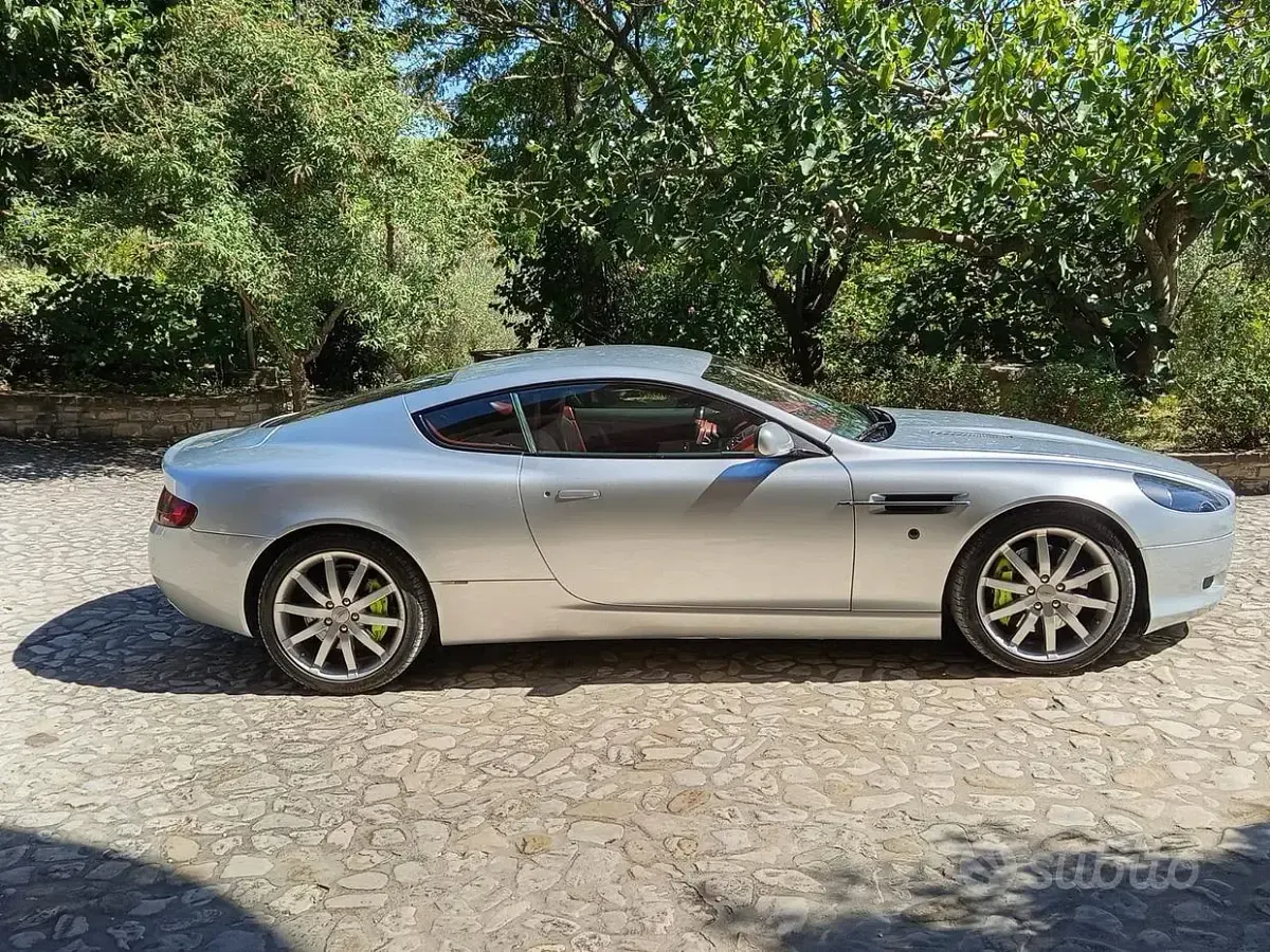 Usata Aston Martin DB9 457 CV (336 kW) 2005 Argento Coupé