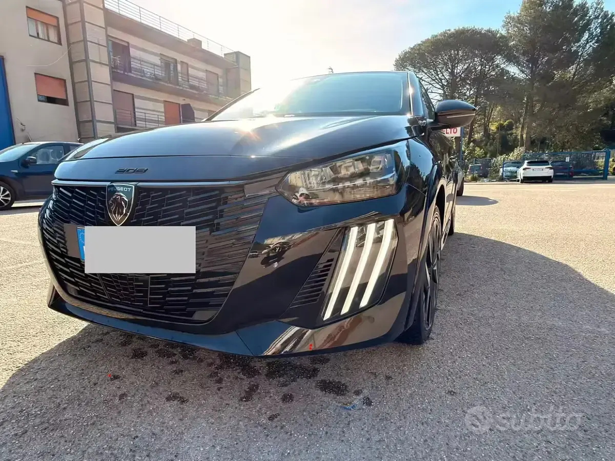 Usata Peugeot 208 GT 102 CV (75 kW) 2024 Nero Utilitaria