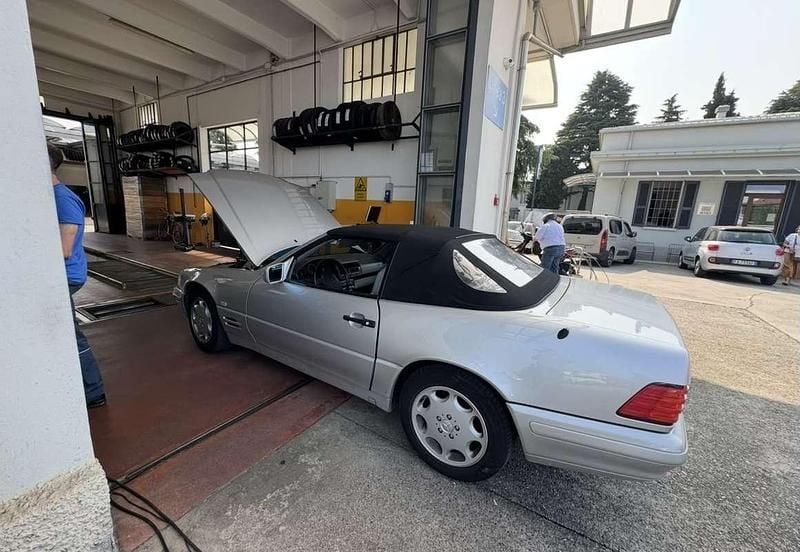 Usata Mercedes SL320 231 CV (169 kW) 1997 Argento Cabrio