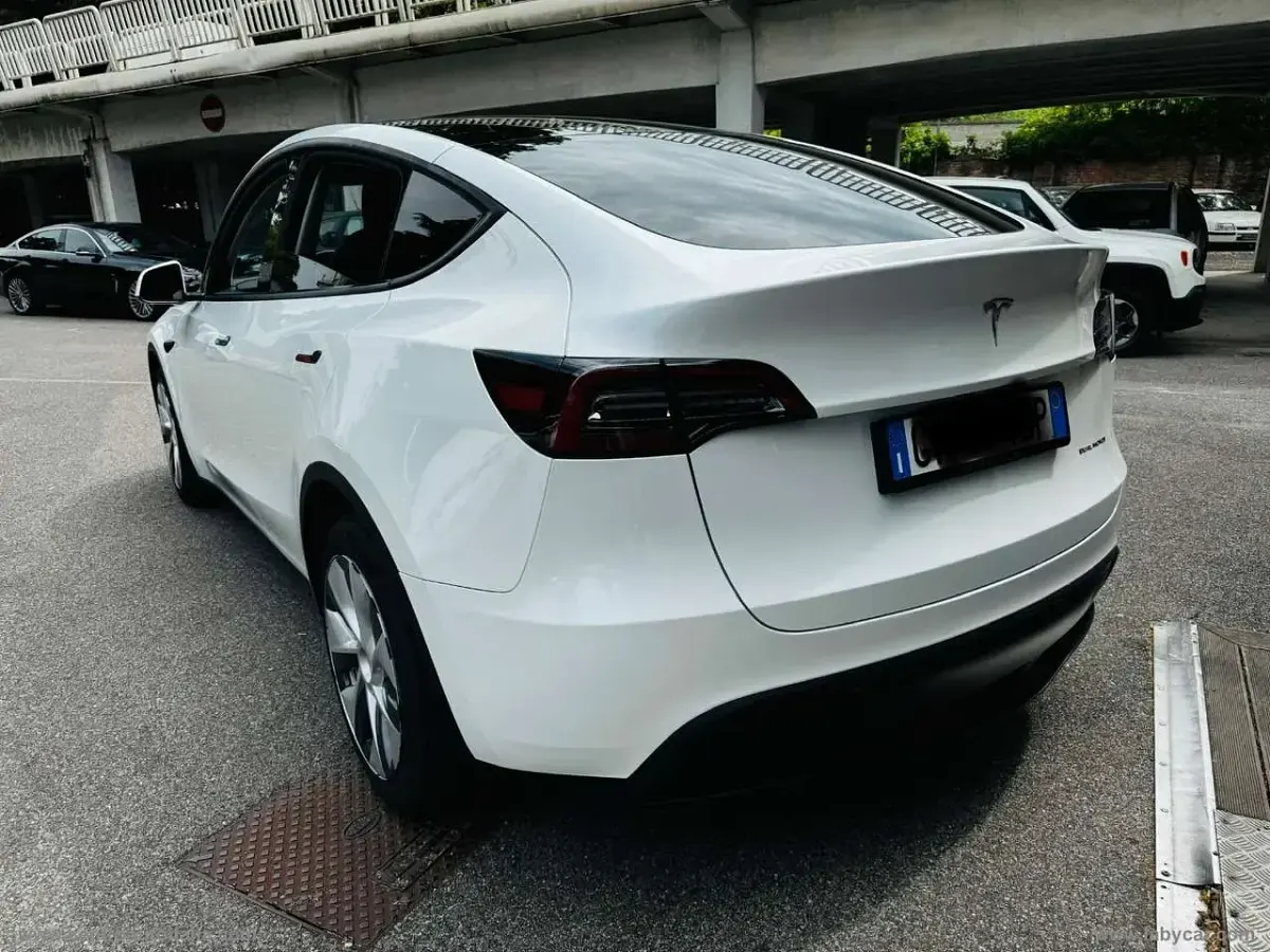 Usata Tesla Model Y 189 kW (258 CV) 2023 Bianco SUV