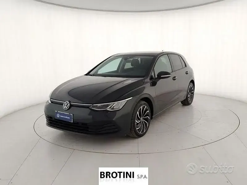 Usata VW Golf VIII Life 110 CV (80 kW) 2023 Berlina