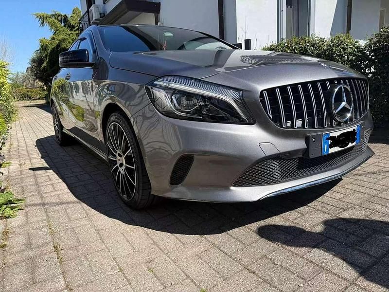 Occasion Mercedes A180 109 ch (80 kW) 2016 Gris Berline