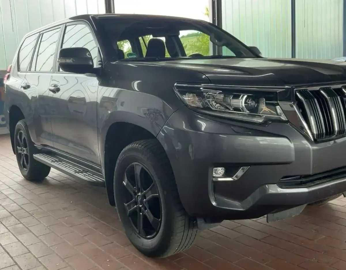 Gebraucht Toyota Land Cruiser Executive 204 PS (150 kW) 2022 Grau SUV