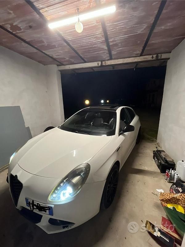 Usata Alfa Romeo Giulietta Exclusive 105 CV (77 kW) 2010 Bianco Utilitaria