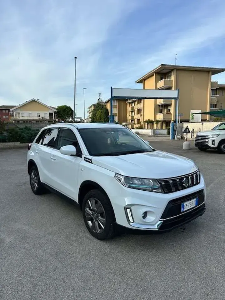 Usata Suzuki Vitara Cool 129 CV (94 kW) 2023 Bianco SUV