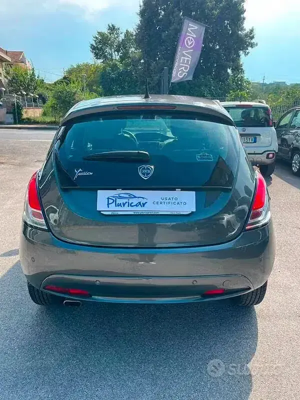 Usata Lancia Ypsilon Silver 85 CV (62 kW) 2016 Grigio Utilitaria