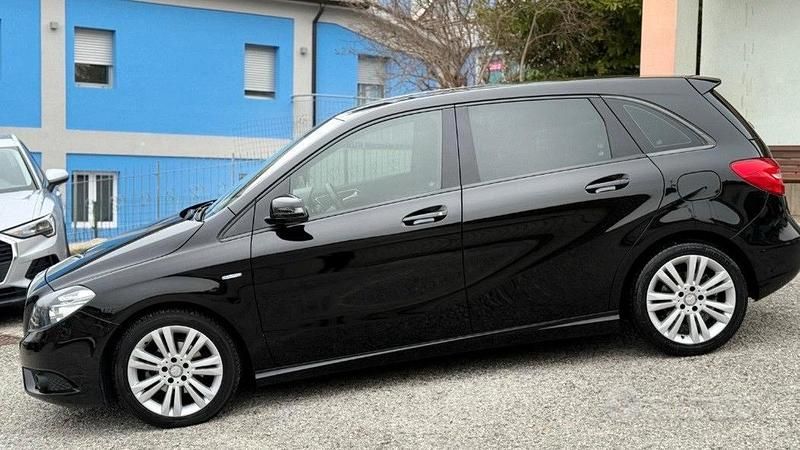 Usata Mercedes B180 2012 Nero Monovolume