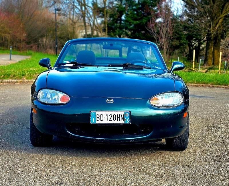 Usata Mazda MX5 110 CV (80 kW) 1999 Verde Cabrio