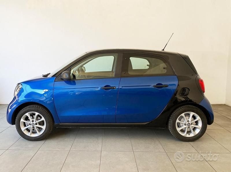Usata Smart ForFour Proxy 71 CV (52 kW) 2017 Blu metallizzato Utilitaria