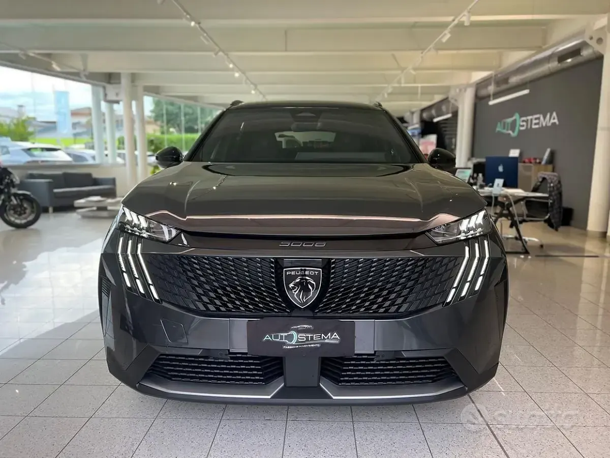 Usata Peugeot 5008 GTi 136 CV (100 kW) 2025 Grigio titanium SUV