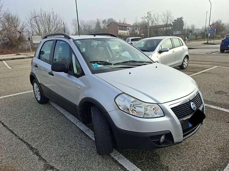 Usata Fiat Sedici Dynamic 107 CV (78 kW) 2007 Argento SUV