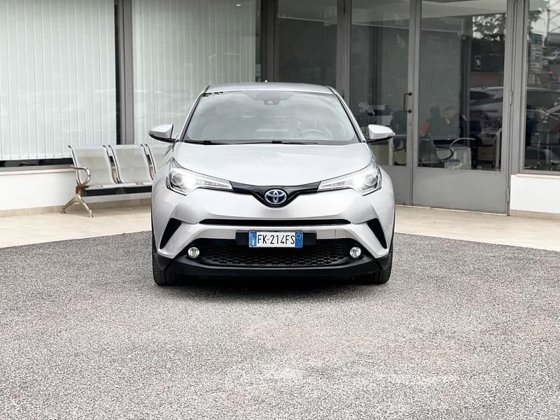 Usata Toyota C-HR 98 CV (72 kW) 2017 Argento SUV