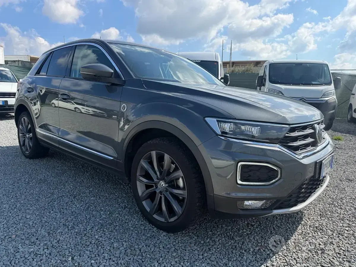 Usata VW T-Roc 150 CV (110 kW) 2018 Grigio SUV