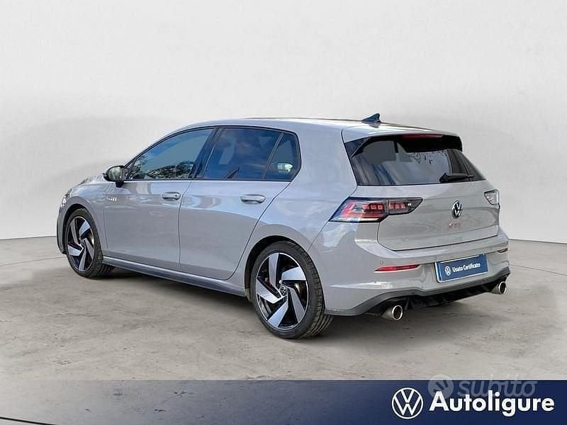 Usata VW Golf VIII GTI 265 CV (194 kW) 2024 Grigio Berlina