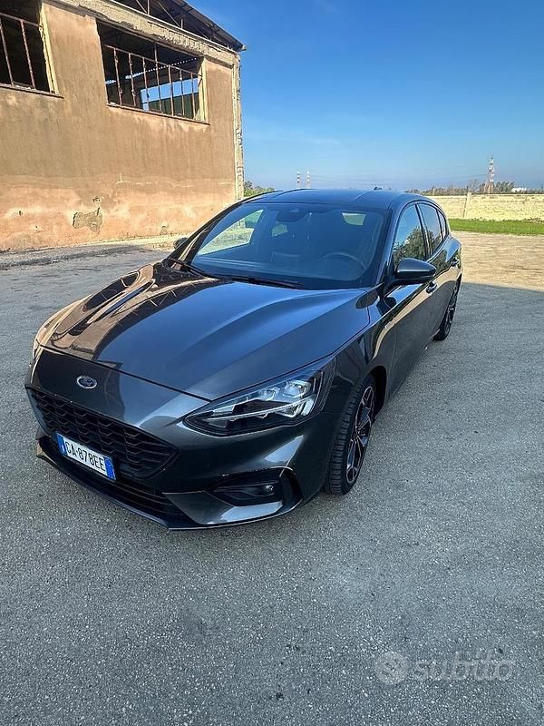 Usata Ford Focus ST-Line 120 CV (88 kW) 2020 Grigio Berlina