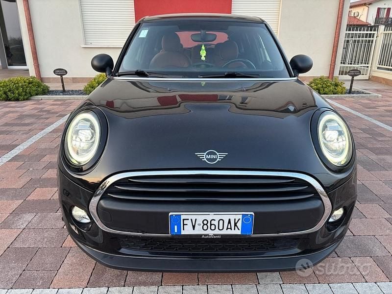 Usata Mini ONE 102 CV (75 kW) 2019 Nero Utilitaria