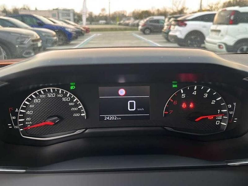 Usata Peugeot 2008 Allure 101 CV (74 kW) 2023 Arancione SUV