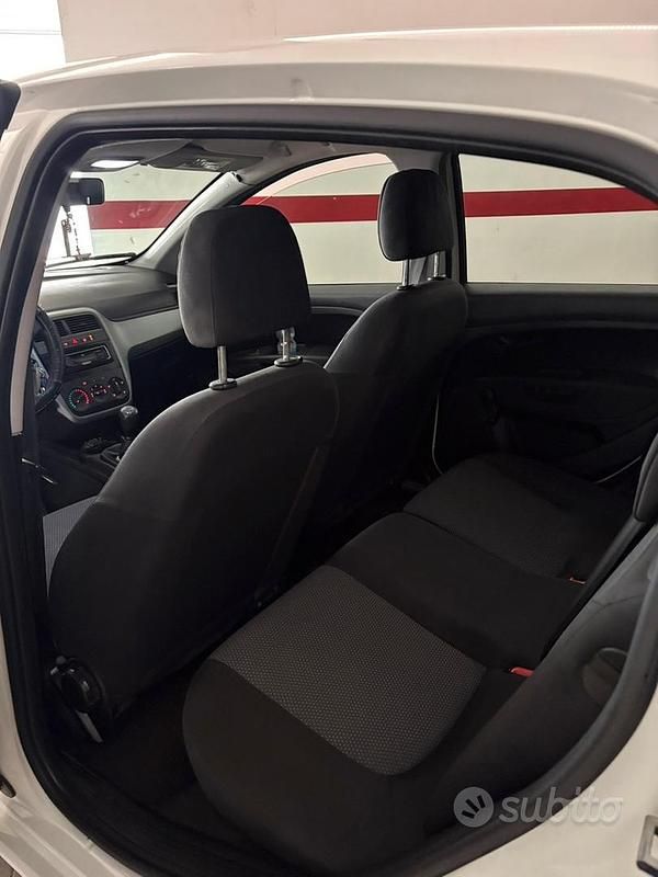 Usata Fiat Grande Punto 75 CV (55 kW) 2011 Bianco Utilitaria