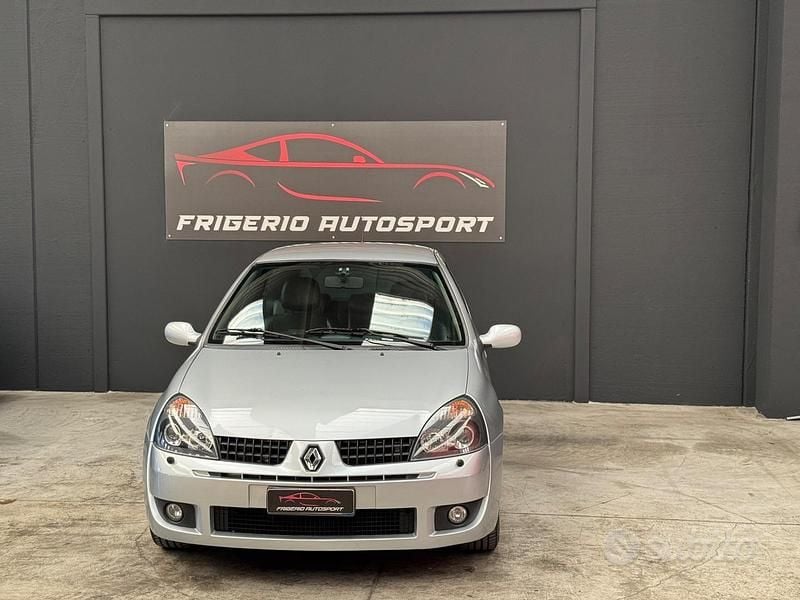 Usata Renault Clio II 172 CV (126 kW) 2003 Grigio Berlina