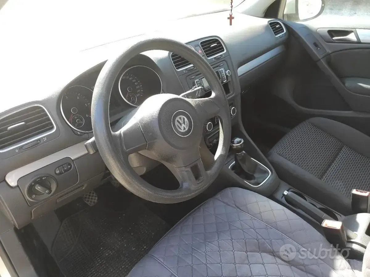 Usata VW Golf VI 105 CV (77 kW) 2010 Grigio Utilitaria