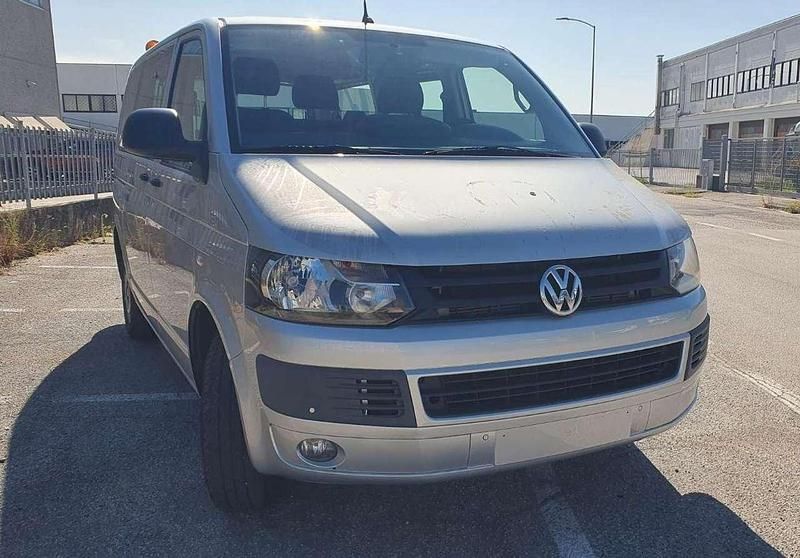Usata VW T5 140 CV (102 kW) 2013 Grigio chiaro Furgone