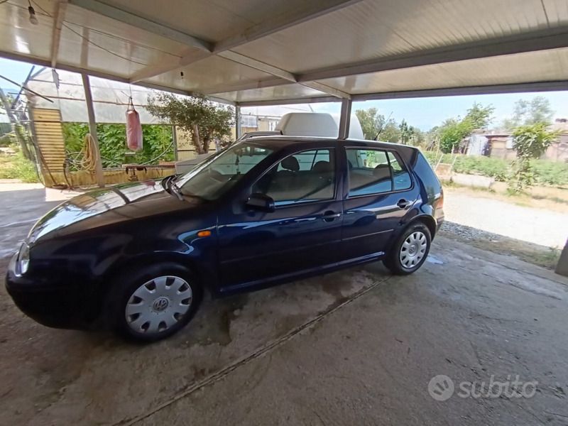 Usata VW Golf IV 110 CV (80 kW) 2001 Blu Utilitaria