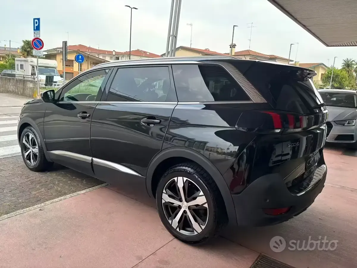 Usata Peugeot 5008 GT-line 150 CV (110 kW) 2018 Nero SUV