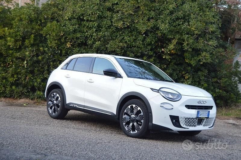 Usata Fiat 600 100 CV (73 kW) 2025 Bianco SUV