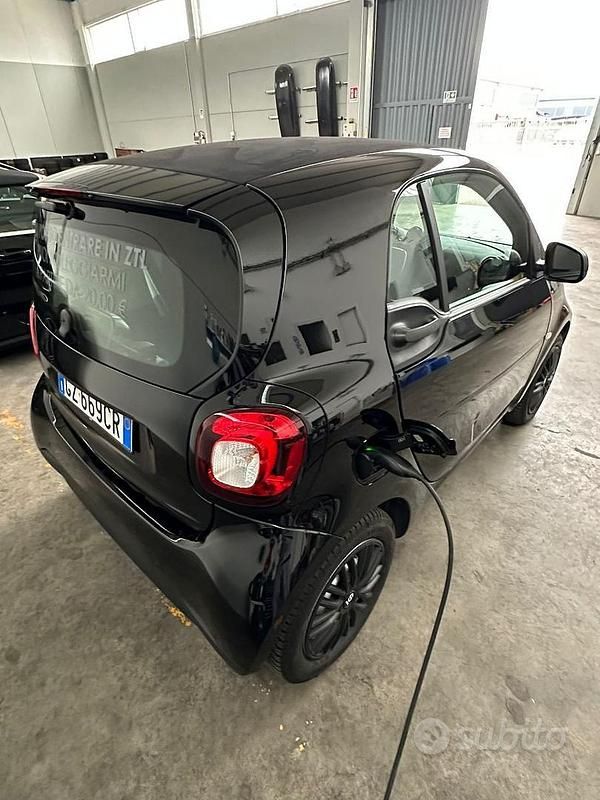 Nero Usata 2021 Smart ForTwo Electric Drive Coupé | 12.000 € (Buon prezzo) - Immagine 1/4