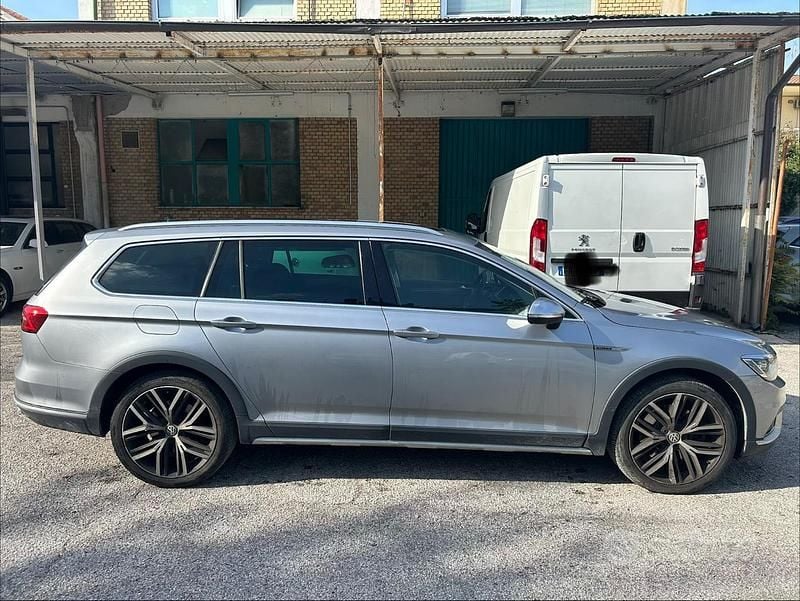 Usata VW Passat Alltrack 240 CV (176 kW) 2018 Grigio Station wagon