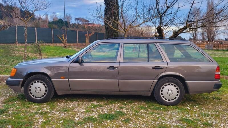 Grigio Usata 1992 Mercedes 200 Station wagon | 8500 € - Immagine 1/4