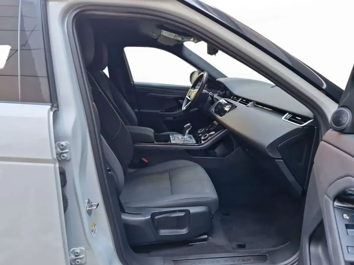 Usata Land Rover Range Rover evoque 163 CV (119 kW) 2021 Yulong white SUV