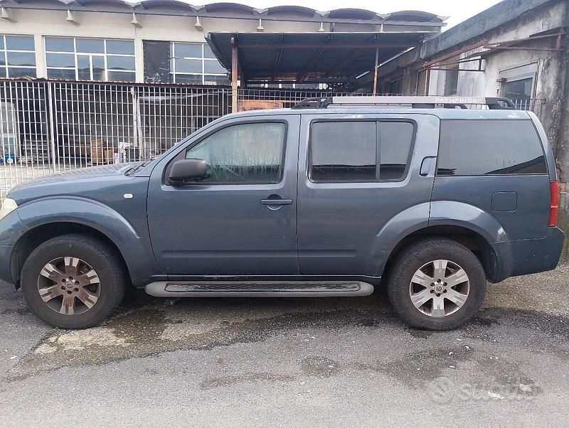 Usata Nissan Pathfinder 174 CV (127 kW) 2005 Grigio SUV