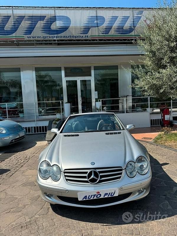 Usata Mercedes SL500 305 CV (224 kW) 2004 Grigio Cabrio