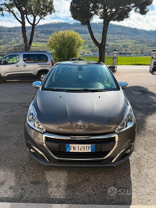 Usata Peugeot 208 75 CV (55 kW) 2017 Grigio Utilitaria