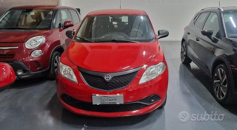 Usata Lancia Ypsilon 69 CV (50 kW) 2019 Rosso Utilitaria