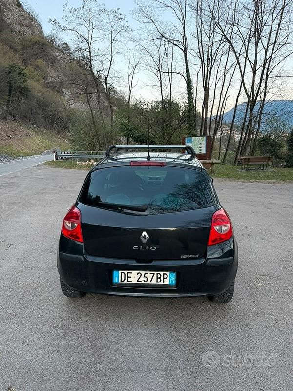 Usata Renault Clio II 85 CV (62 kW) 2007 Nero Berlina