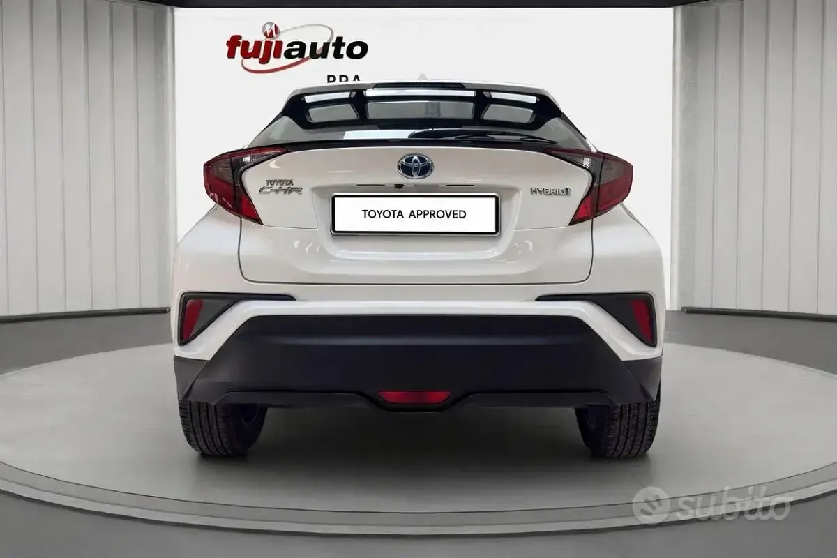 Usata Toyota C-HR Active 122 CV (89 kW) 2023 Bianco SUV
