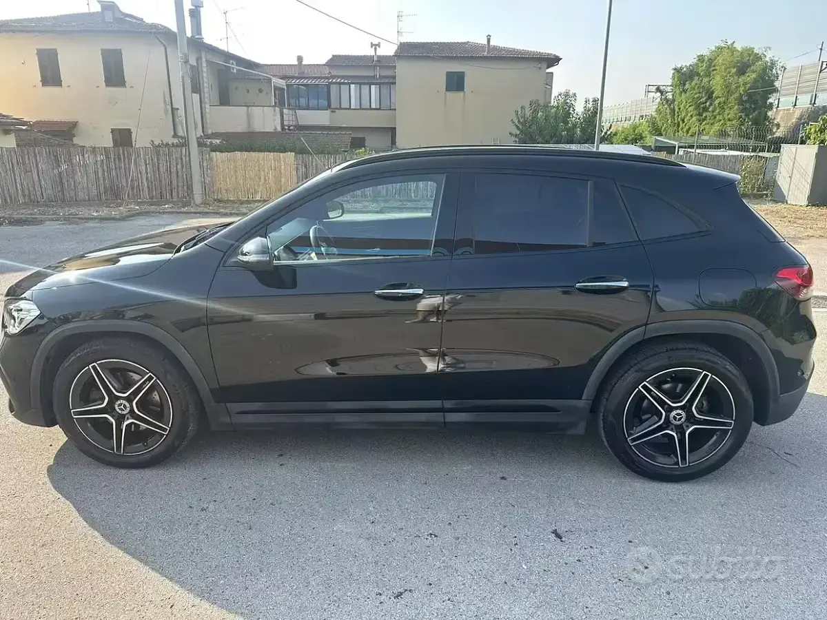 Usata Mercedes GLA200 AMG Line Premium 163 CV (119 kW) 2023 Nero SUV